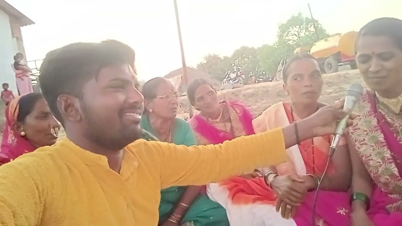 पाण्यामधी पाणी ग पाणी मारीत उकळ्या लक्षीमण बाबांनी जटा सोडील्या मोकळ्या