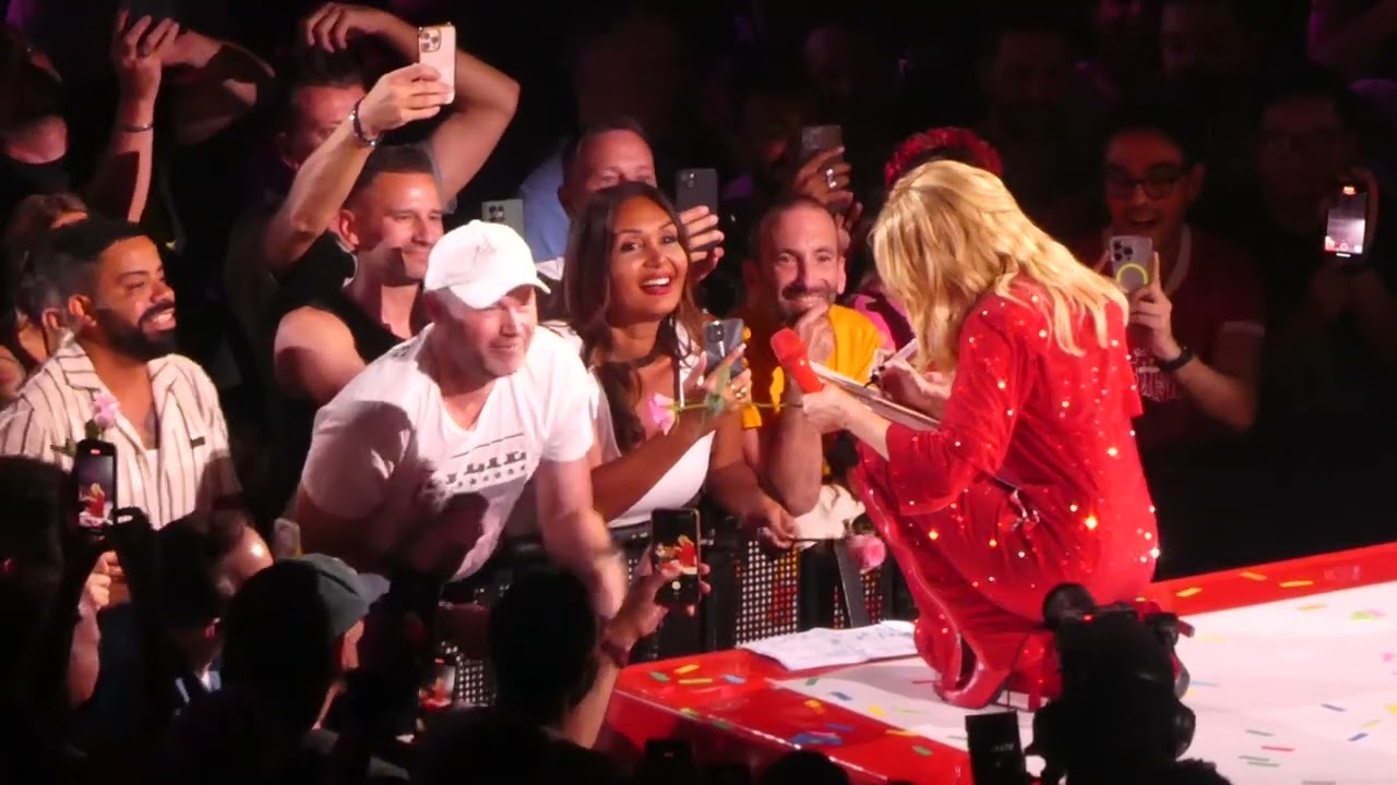 Kylie Minogue Ziggo Dome - Giving away a rose and give signature - Ansterdam July 3, 2025