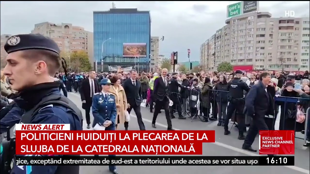 Politicieni huiduiți la plecarea de la slujba de la Catedrala Națională