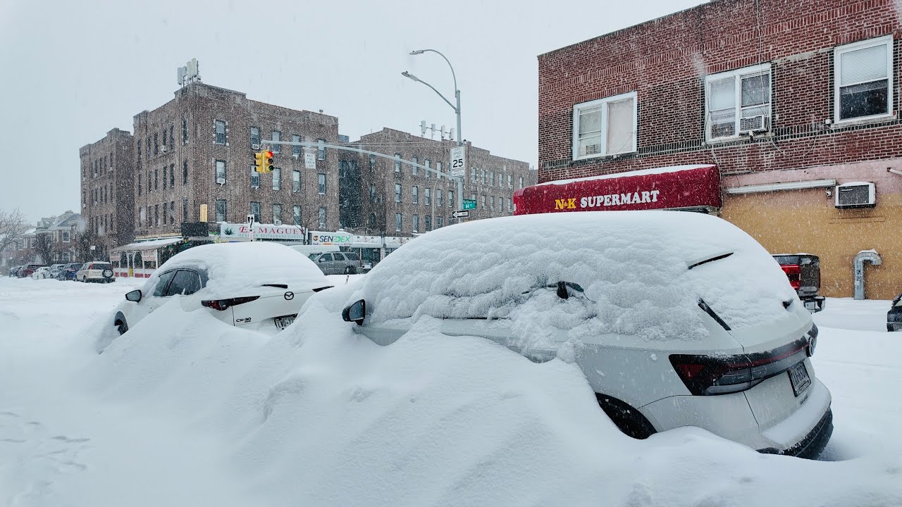 Heavy snow storm in New York 