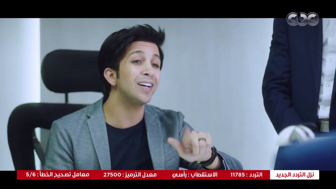 في بيتنا روبوت | لما يجيلك عميل وتقفل معاه ديل كبير من غير ما يبصلك أصلا😂