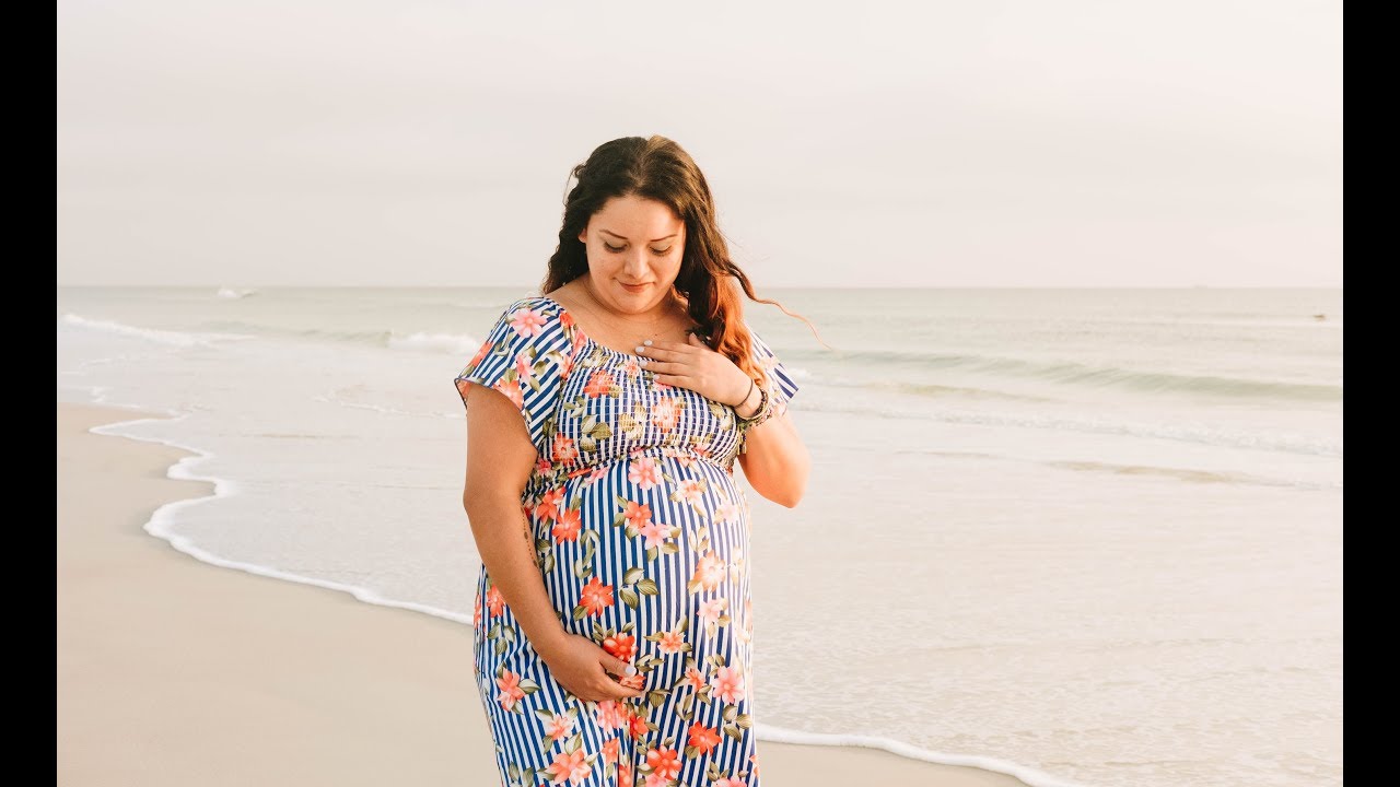 Pregnancy shoot with the cousin
