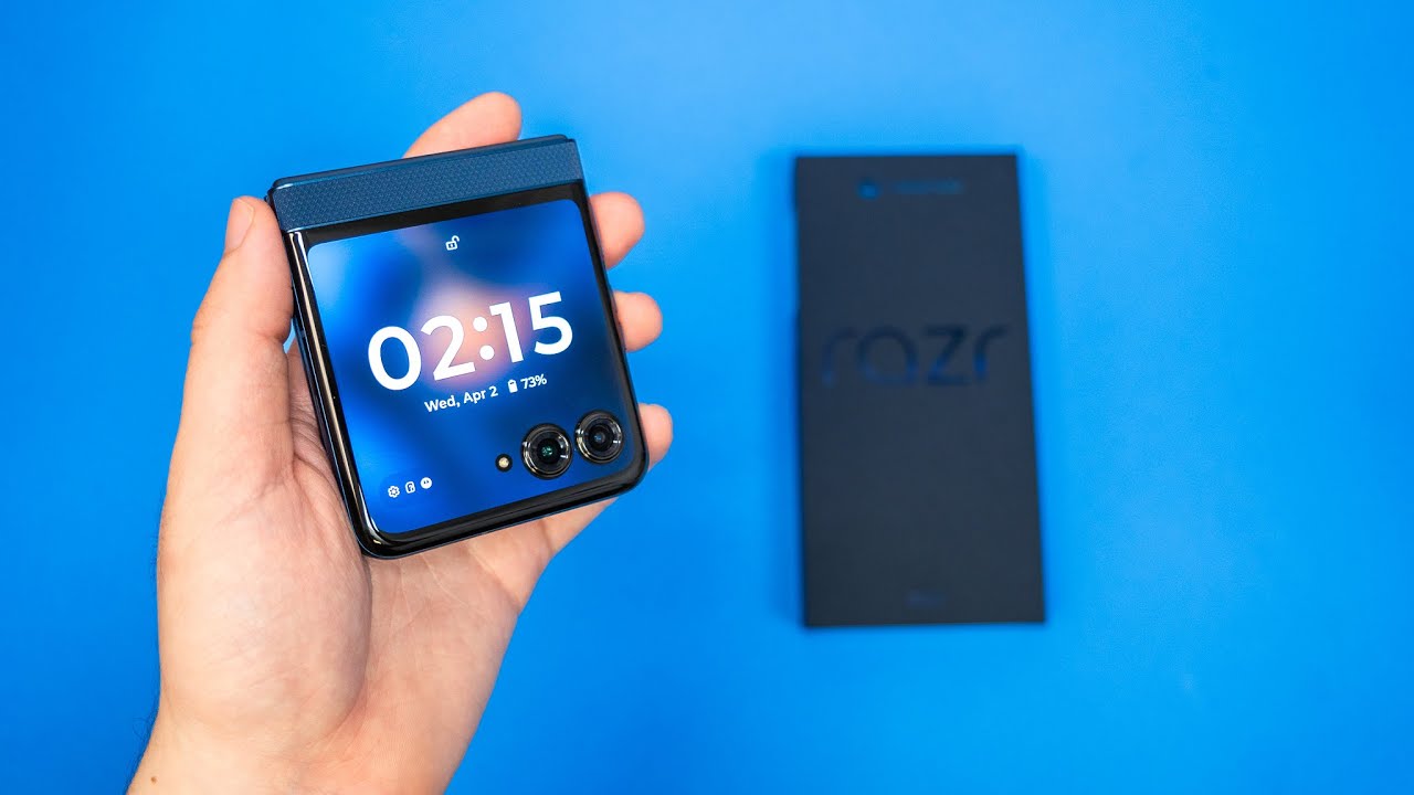2025 Moto Razr Unboxing & First Look: Why is this not in style!