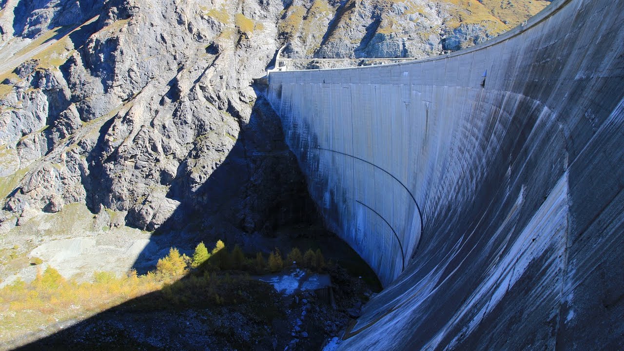 Land of the Dams - large dams in the swiss Alps
