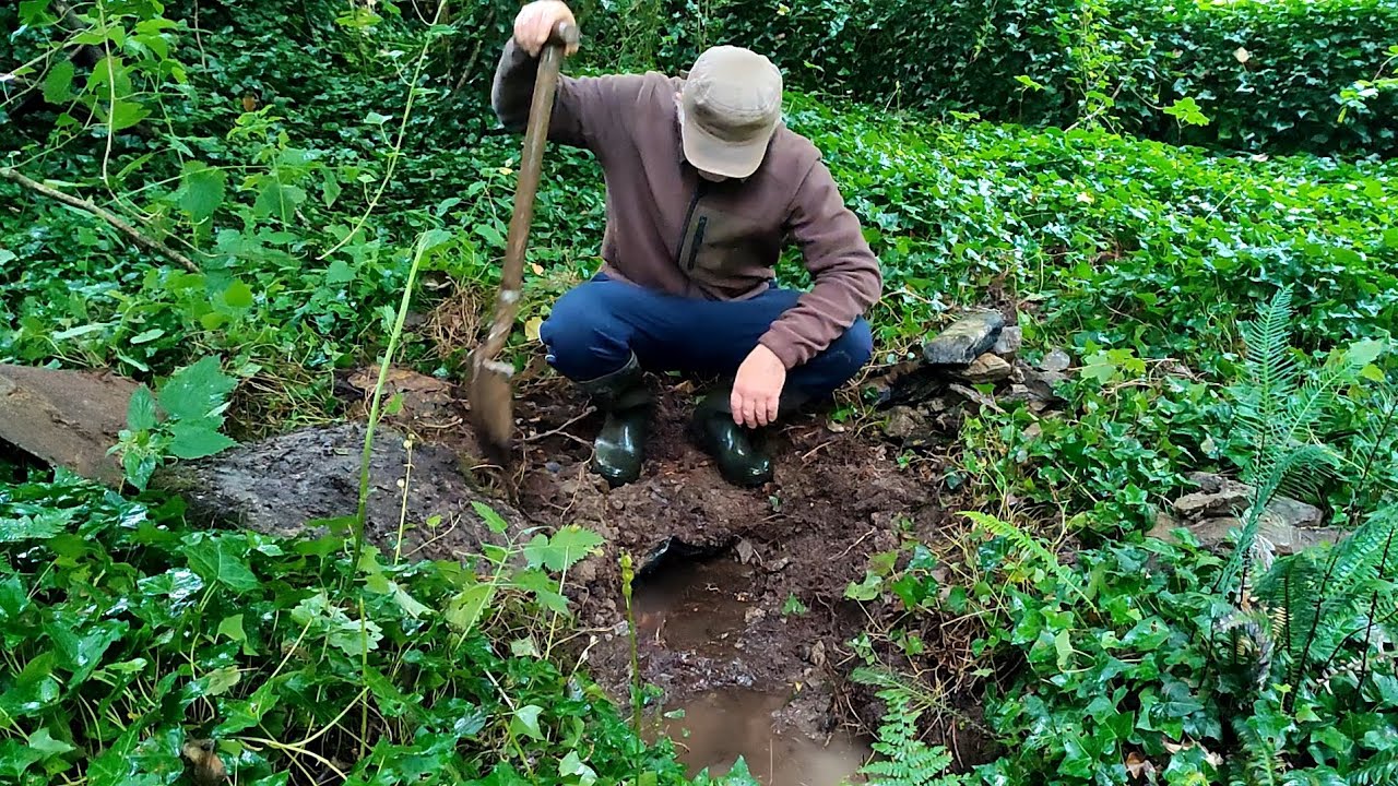 Discover an old water source - A real discovery for my survival