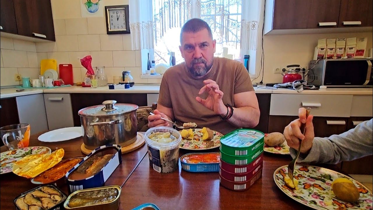 Очень хороший день, в многодетной семье 🥰 Дегустируем вкусняшки из Германии ❤️ открыли пиво 🔥