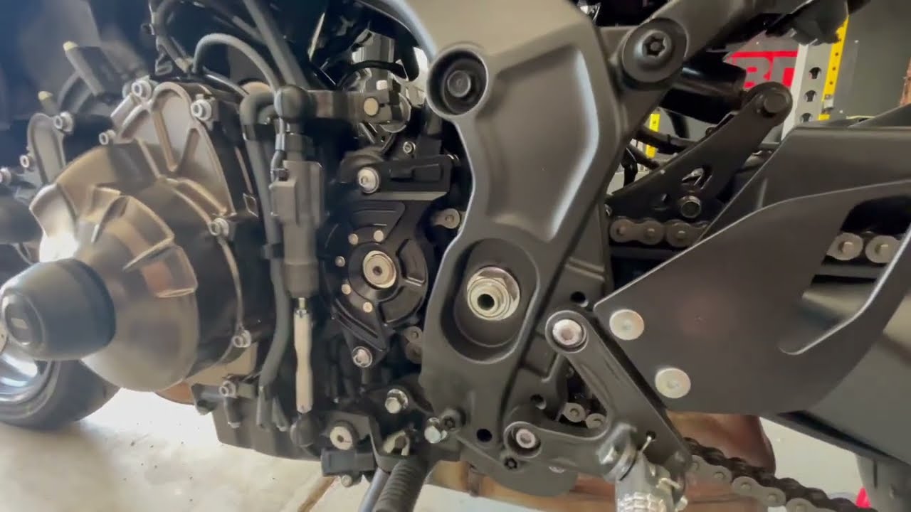 2022 Yamaha XSR900 Front Sprocket Cover Installation
