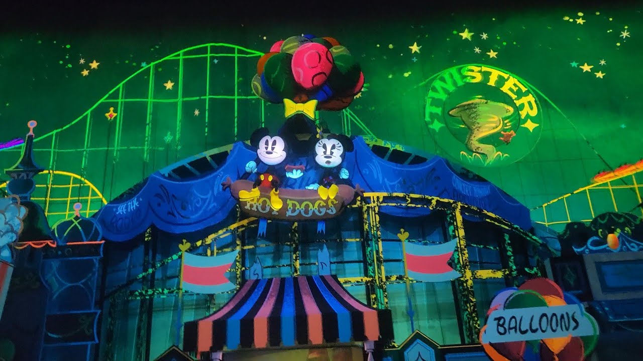 Mickey and Minnie's Runaway Railway On-Ride and Entrance to Exit queue POV | Disneyland Park CA 2024
