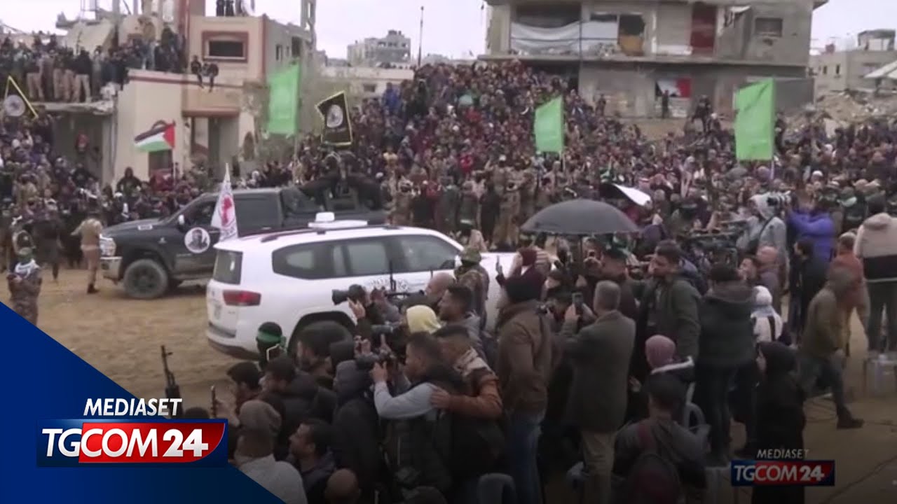Gaza, Hamas consegna le bare dei quattro ostaggi