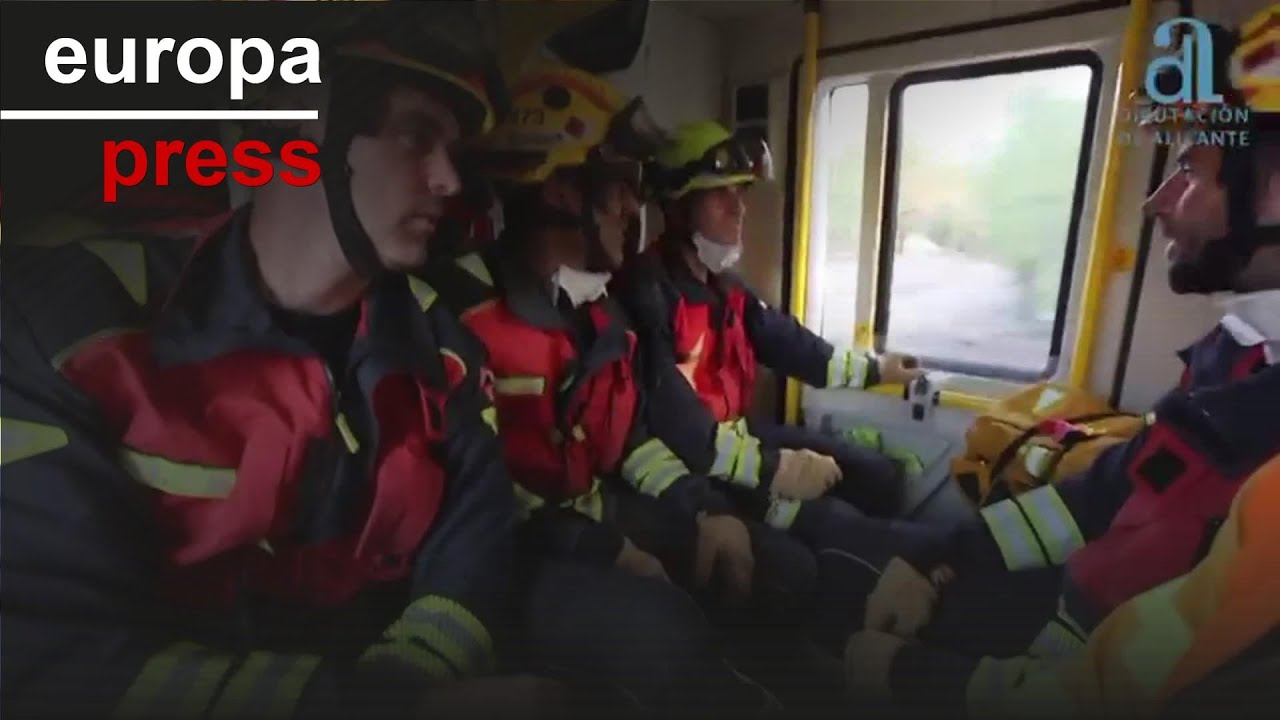 El viento dificulta extinción del incendio de Benasau y retiran medios aéreos
