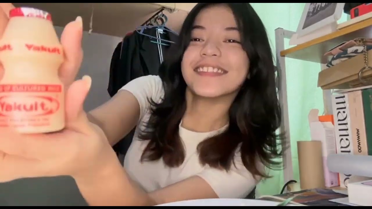 Yakult Commercial (Tekstong persuweysib)