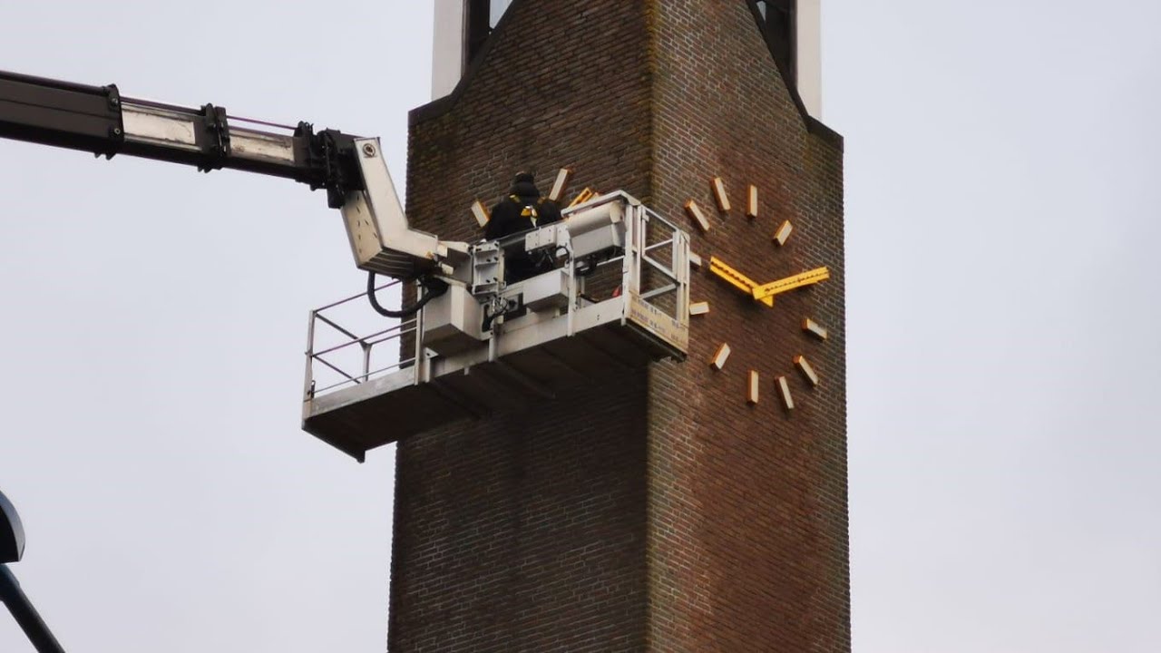 Kerkklok in Swifterbant zit voorlopig zonder wijzers