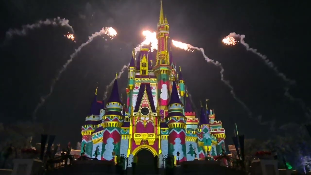 Disney Minnie's Wonderful Christmastime Fireworks Show 2024 Castillo Cenicienta!