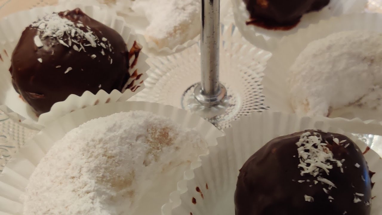 GÂTEAUX POUR L'AIED : CORNES DE GAZELLE & BOULES DE COCO AU CHOCOLAT