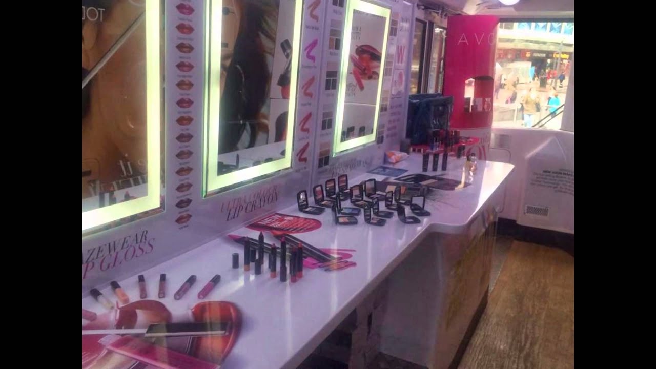 Avon Team Fast & Fabulous (applyreps.co.uk) with the Beauty Bus.