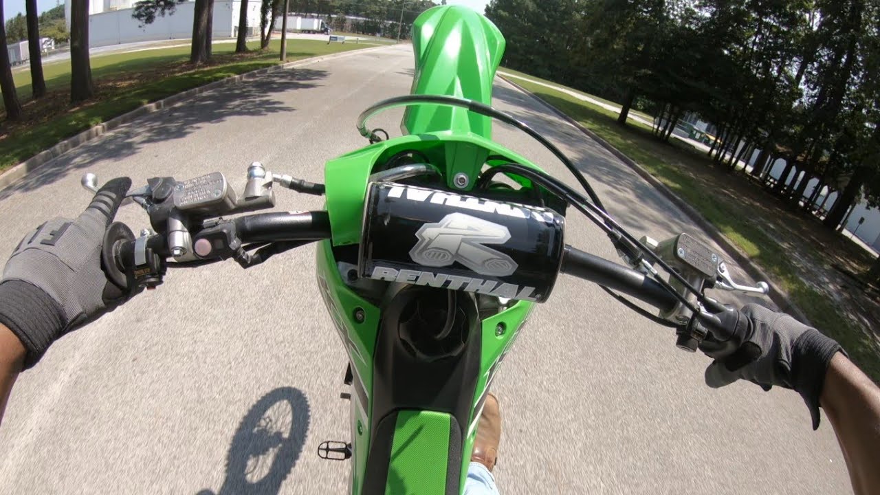 LEARNING WHEELIES ON A KAWASAKI KX450 