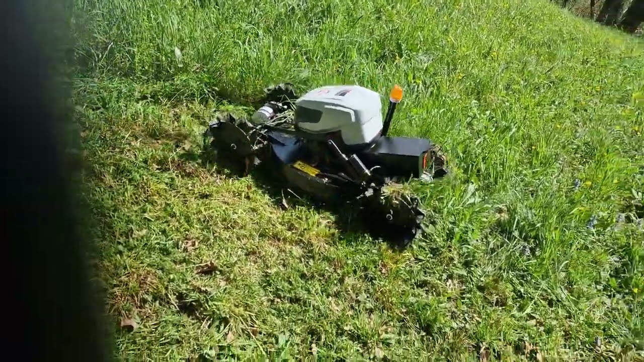 Robotska kosilnica Fras - Laško košnja hriba 1.del