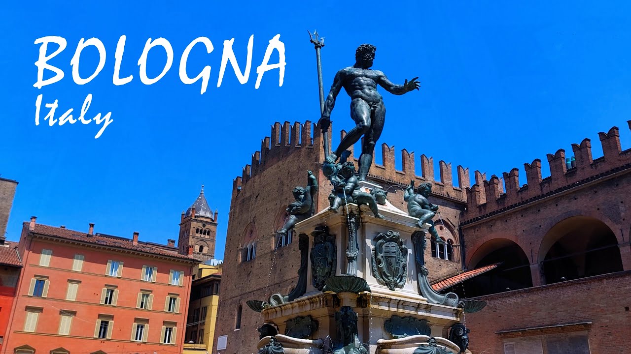 What to visit in Italy: Bologna, Italy - highlighs from Piazza Maggiore