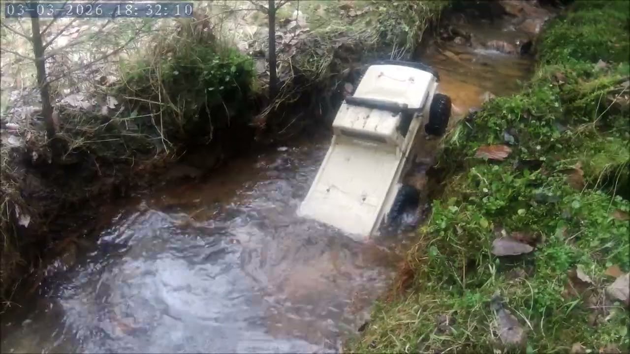 RC absima Hilux Wasserspiele