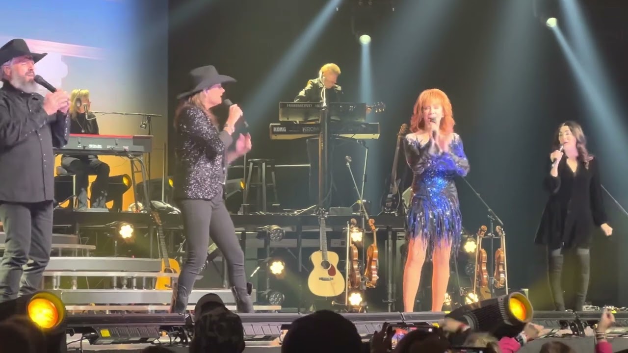 REBA & Terri Clark LIVE In Charleston, WV - Linda Ronstadt Medley