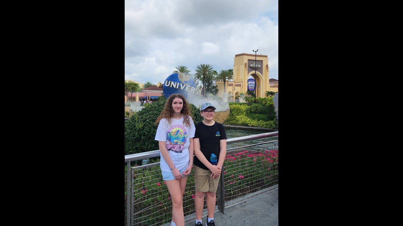 We went to Universal Studios and watched the Mardi-Gras Parade | Day One | Spring Break 2023