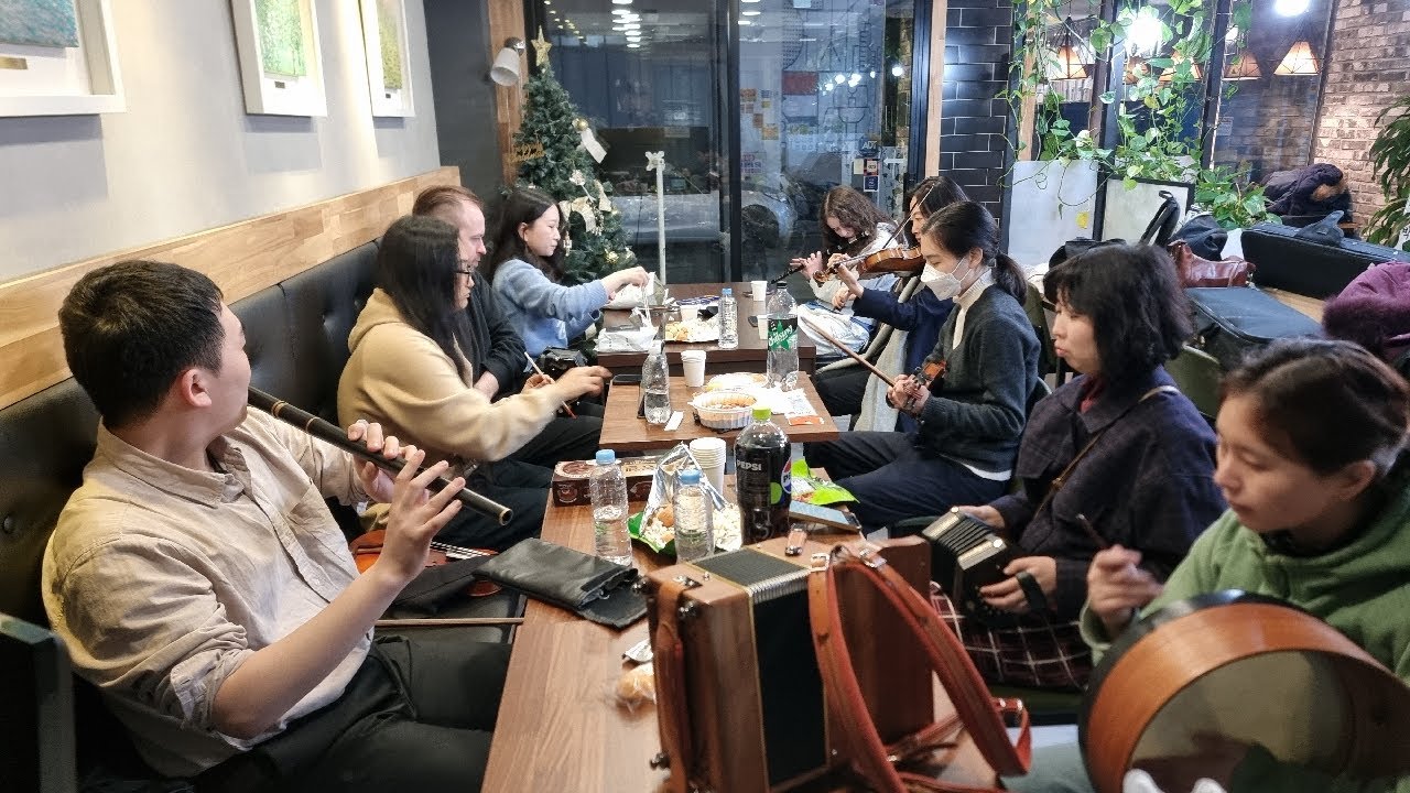 Trad Irish music session with Annie