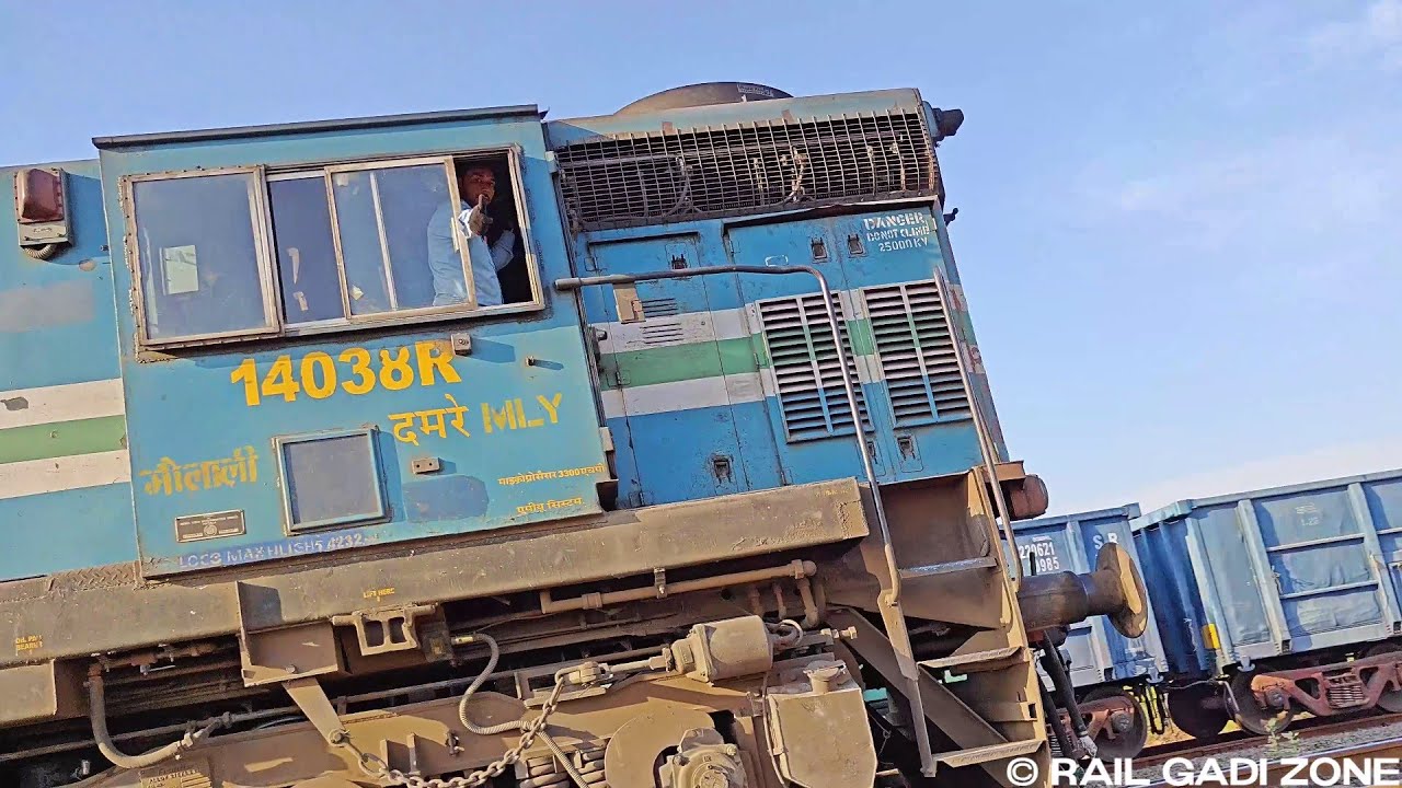 17617 Mumbai CSMT - Nanded Tapovan Express | WDM3A Non Stop Honking | Train Videos Indian Railways