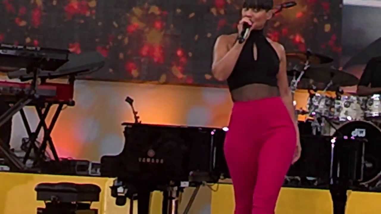 Alicia Keys, You don't know my name, Good Morning America ,Central Park, NY.