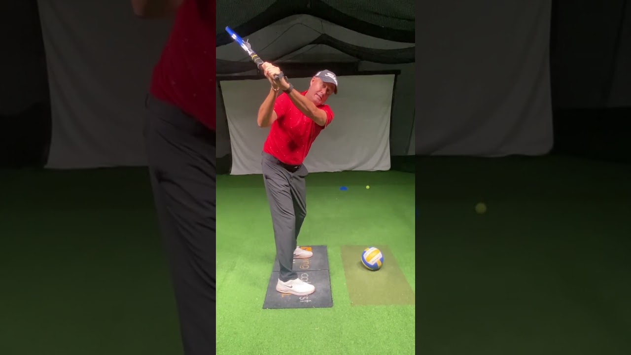 Flexed or bowed wrist golf swing style. Understanding flexed wrist style golf swing