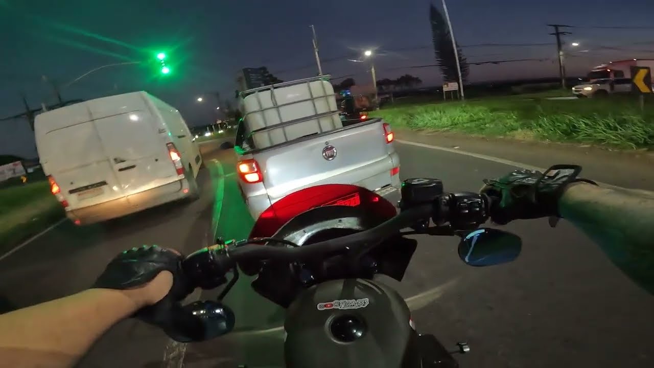 Ida e volta do trampo 🏍️ Harley 883 Club Style e um pôr do sol lindo – Maringá 🌅🏍️