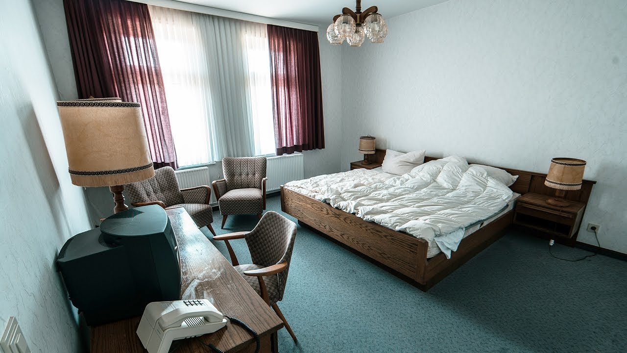 UNTOUCHED Abandoned Hotel Hidden in the Woods: Everything Still Inside! - Urbex Lost Places Germany