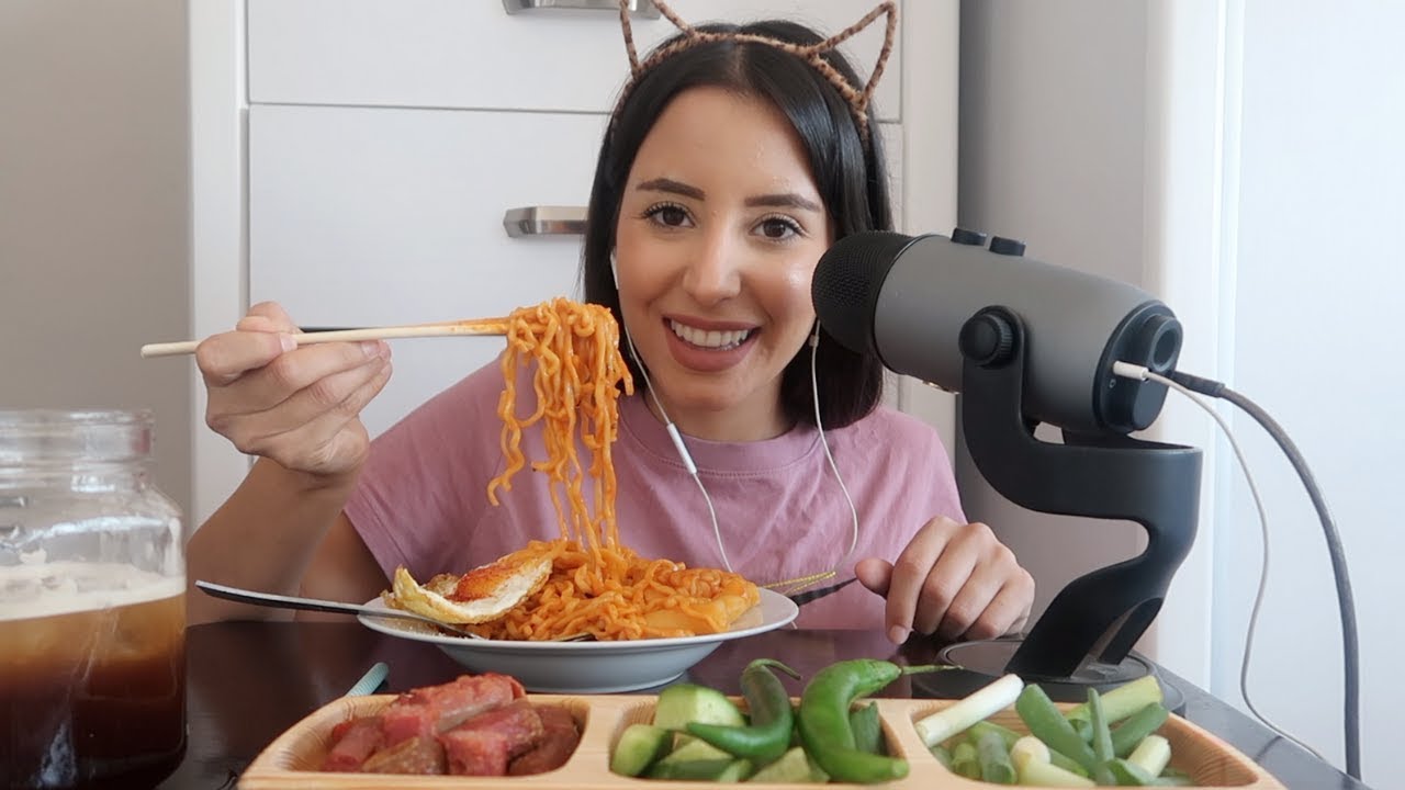ASMR | Korean Mukbang, Mini Cookies + τρομαχτική ιστορία !