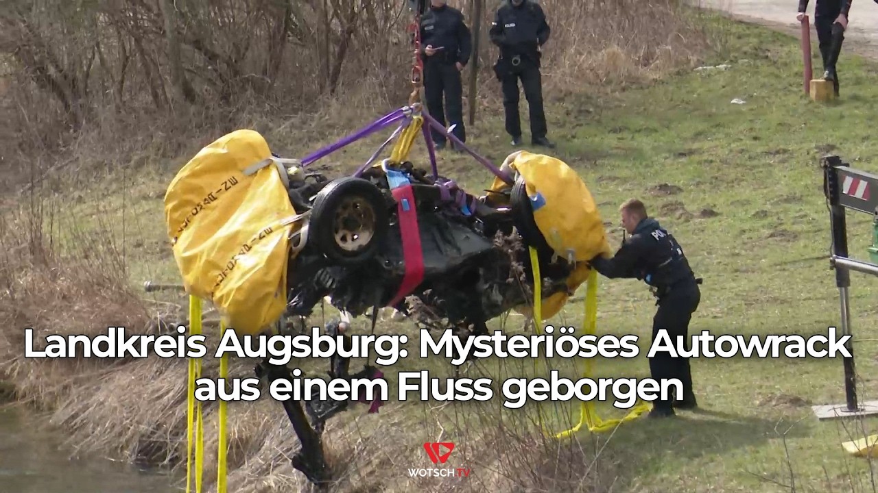 Landkreis Augsburg: Mysteri&ouml;ses Autowrack aus einem Fluss geborgen - Was steckt dahinter?