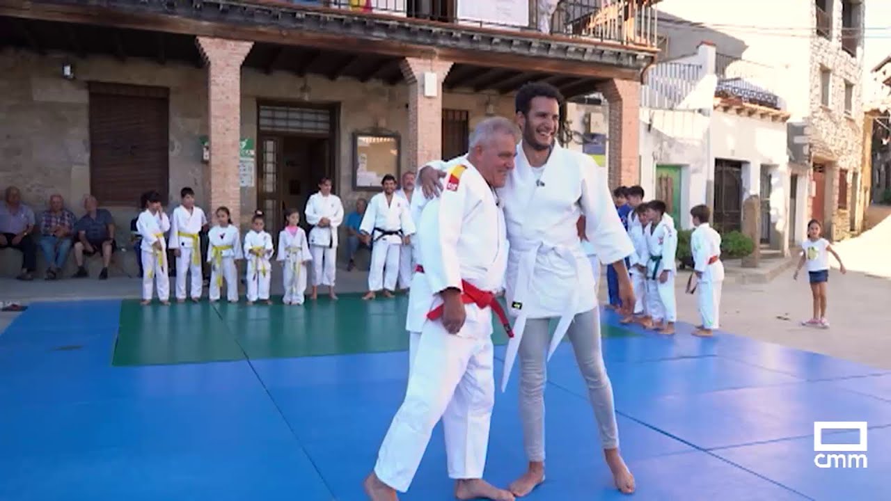 Hinojosa de San Vicente: insignia olímpica de judo - El Pueblo Más Bonito de Castilla-La Mancha