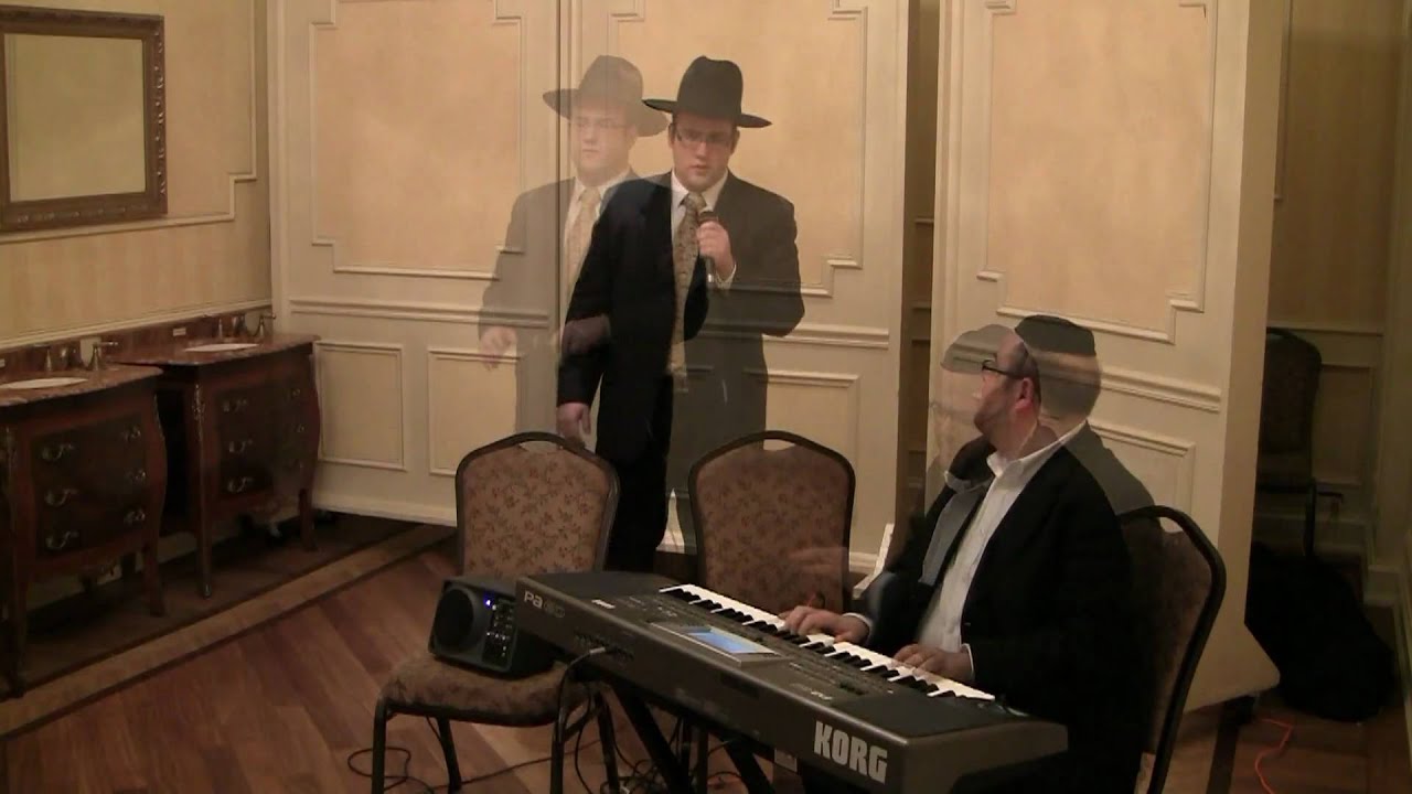 Nachas Singing At A Chupah With Ari Bauman.mp4