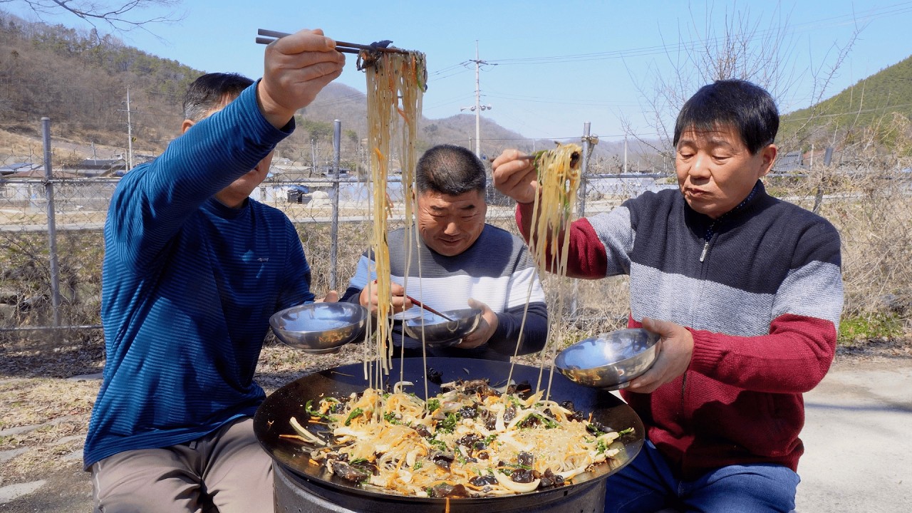 [시골먹방] 솥뚜껑에 버무려 탱글하고 쫄깃한 돼지고기 잡채 먹방 [Japchae] MUKBANG/EATING SHOW