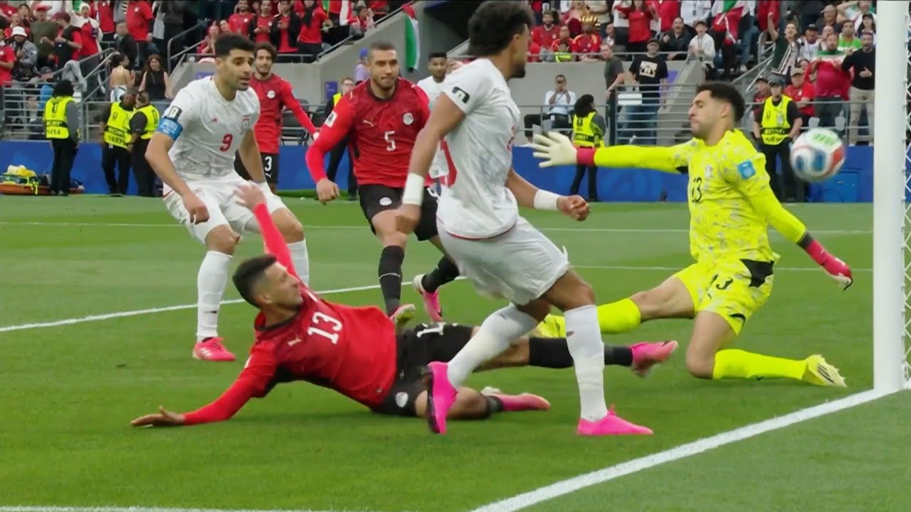 Gol Ramina Rezaeiana, niewykorzystany rzut karny Mehdiego Taremiego, skr&oacute;t meczu Egipt &ndash; Iran, Mi...