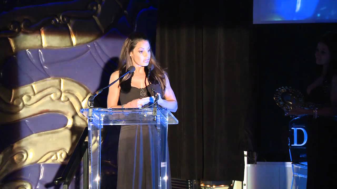 Trish Stratus wins 2010 Top Choice Award