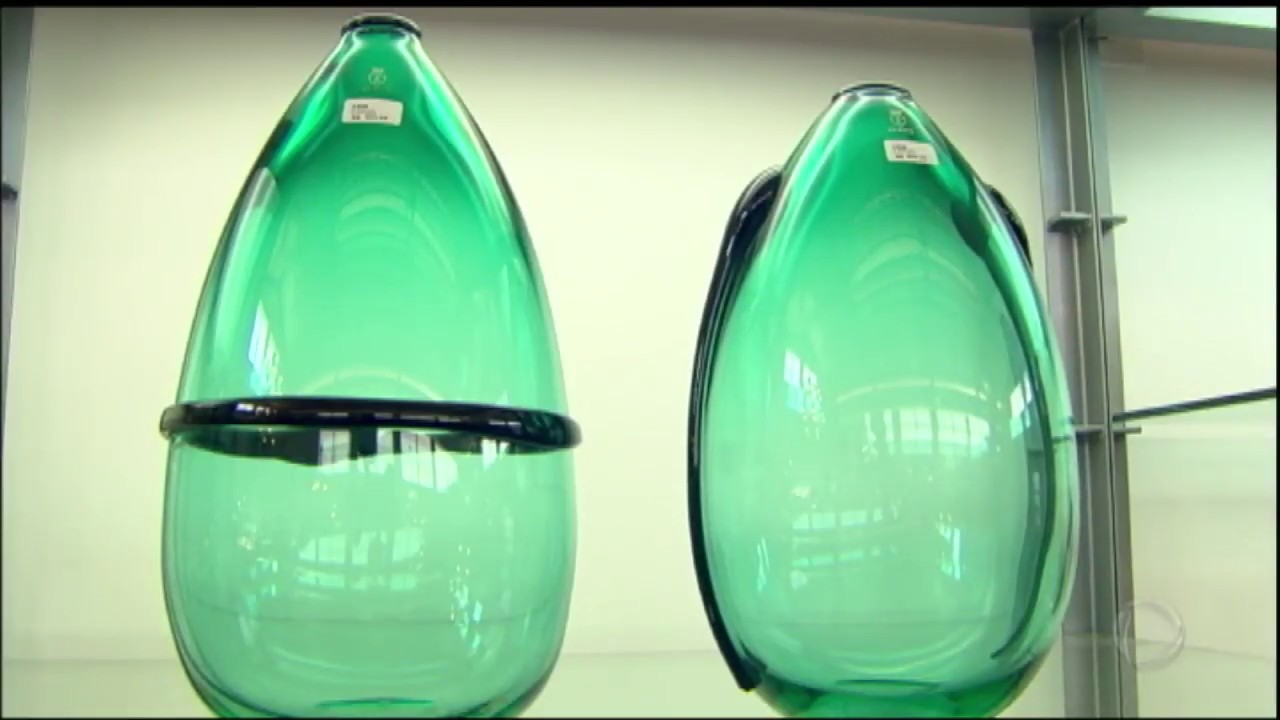 Tici Pinheiro mostra como são feitos os vasos muranos