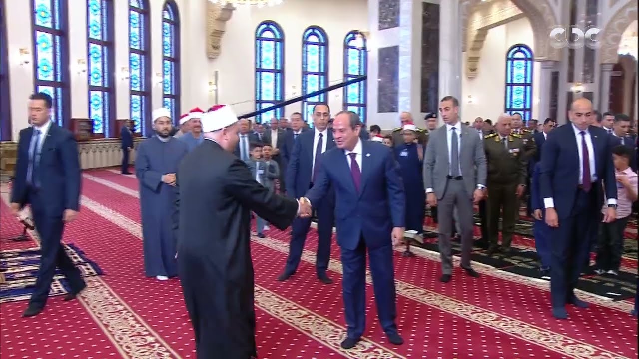 تكبيرات العيد.. صلاة عيد الفطر المبارك بحضور الرئيس السيسي في مسجد المشير طنطاوي