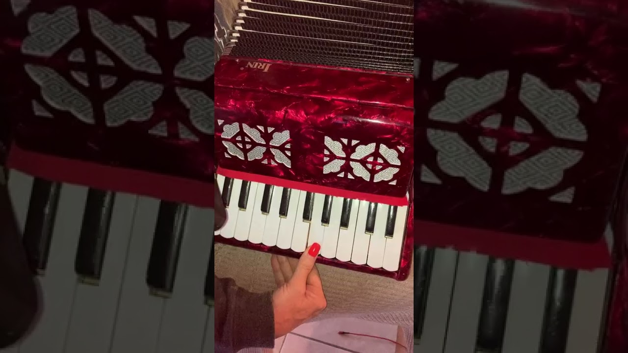 VALERIE ACCORDION DEMO