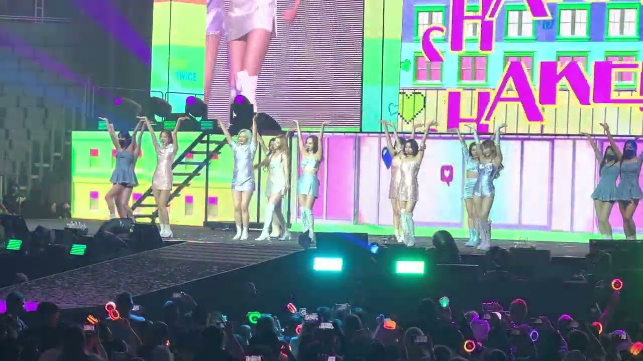 4k 220222 TWICE (트와이스) “Heart Shaker” Fort Worth Texas 4th World Tour ‘III’