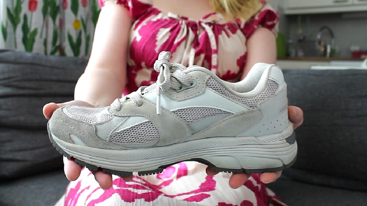 Shoe ASMR – Sneakers Scratching, Tapping (No Talking)