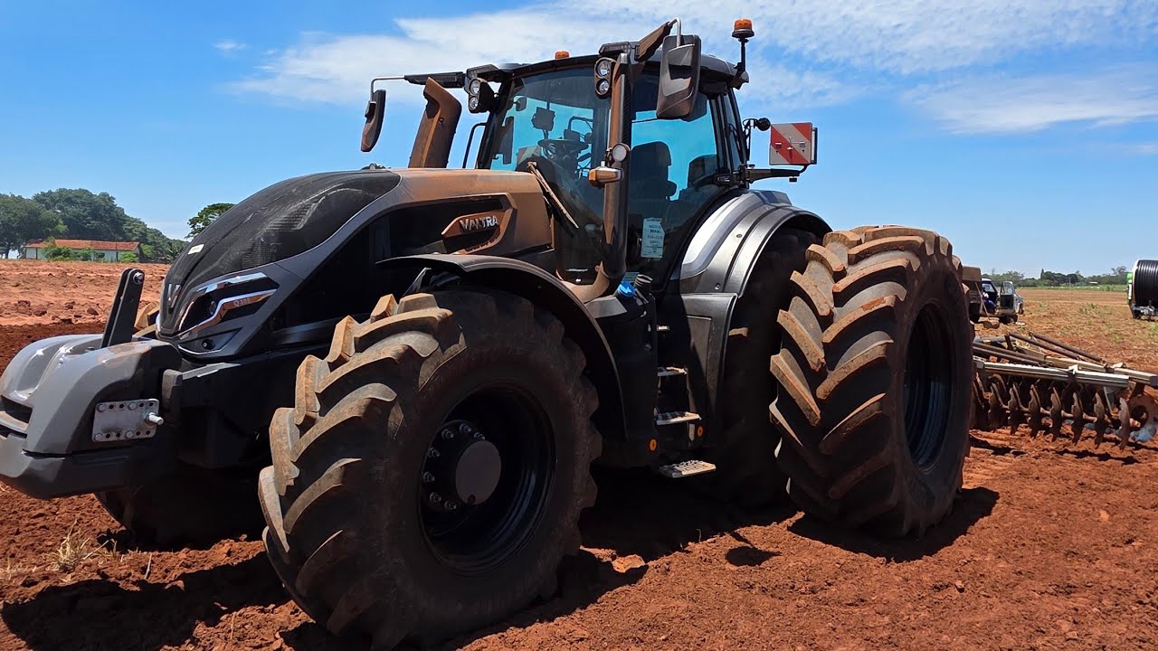 NIVELADORA 56X22 COM TRATOR DE 300CV || E NÃO TA SOBRANDO 