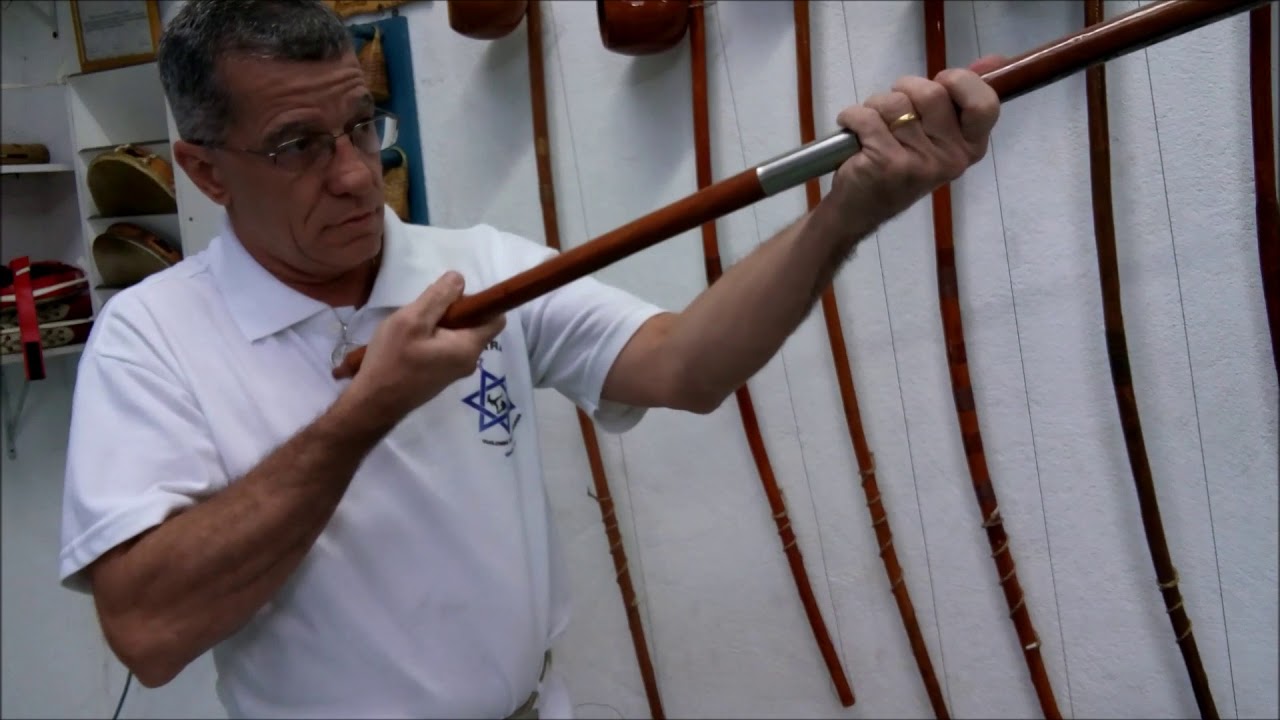 MESTRE ´PEIXE - FAZENDO BERIMBAU DESMONTÁVEL