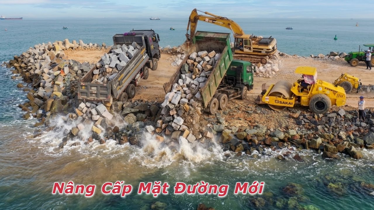 Đường Vượt Biển Hà Tiên hôm nay gấp rút nâng cao mặt đường lên cao vì mùa sóng đã tới
