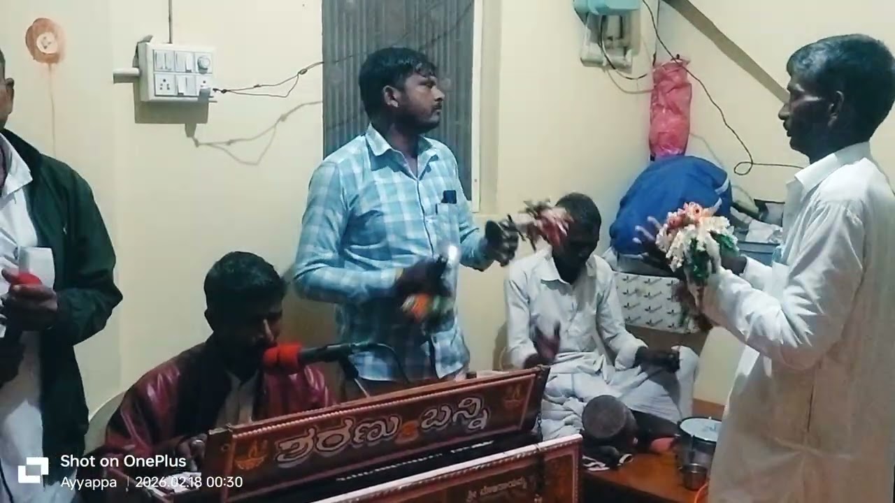 ಗಾಯಕರು ಶ್ರೀ ಸುಭಾಷ್ ಕುರುಕುಂದಾ ತಾಲೂಕ್ ವಡಿಗೆರ ಜಿಲ್ಲಾ ಯಾದಗಿರಿ.  ಶ್ರೀಮಾರುತೇಶ್ವರ ಸೌಂಡ್ ಸಿಸ್ಟಮ್ ಜೋಳದಡಗಿ