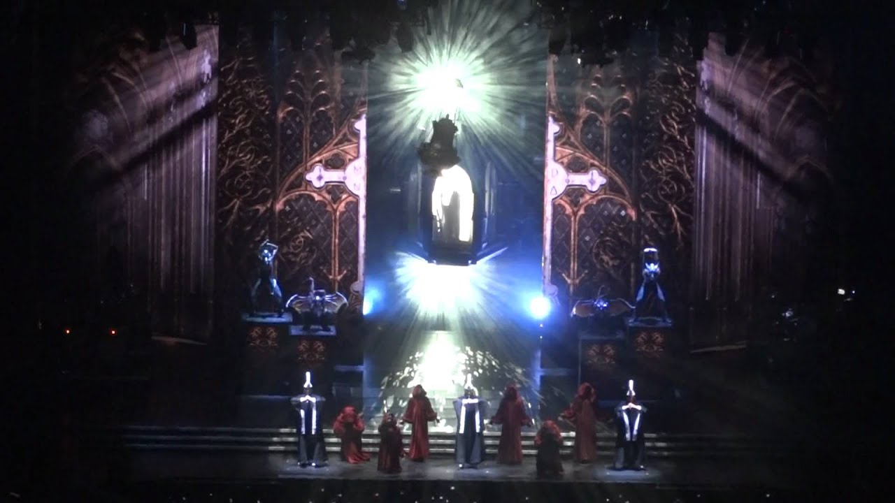 (HD) INTRO + GIRL GONE WILD - MADONNA 