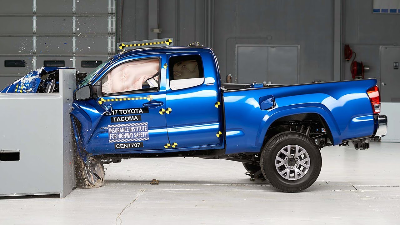 2017 Toyota Tacoma extended cab driver-side small overlap IIHS crash test