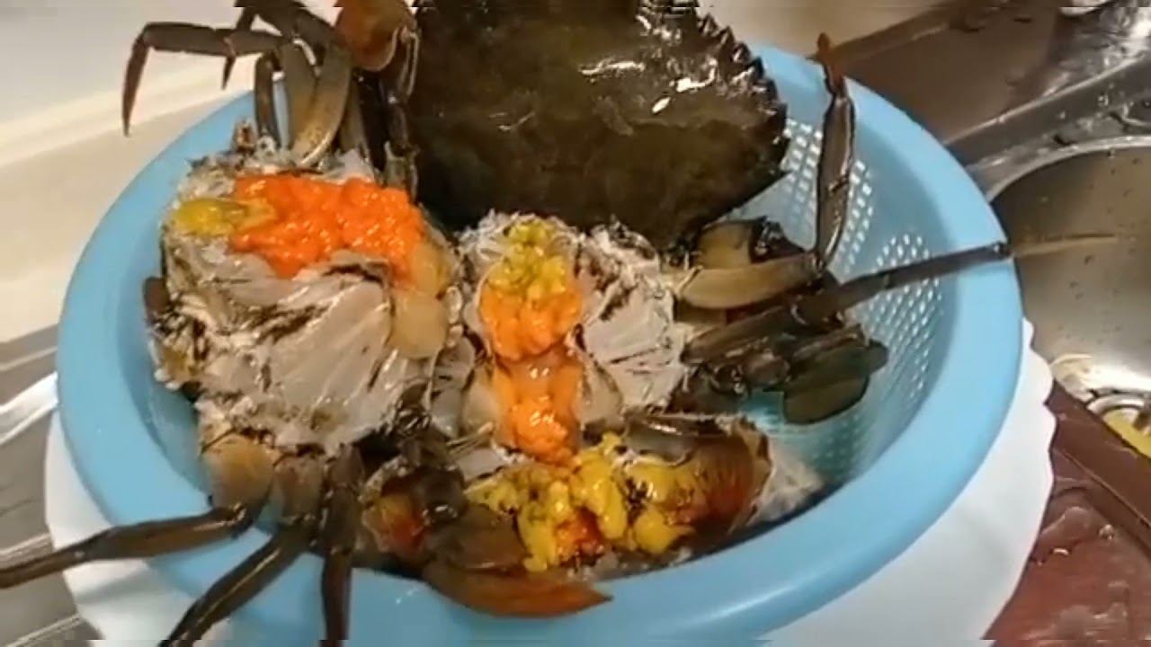 SALT-BAKED MUD CRAB / CRAB IN A SALT CRUST